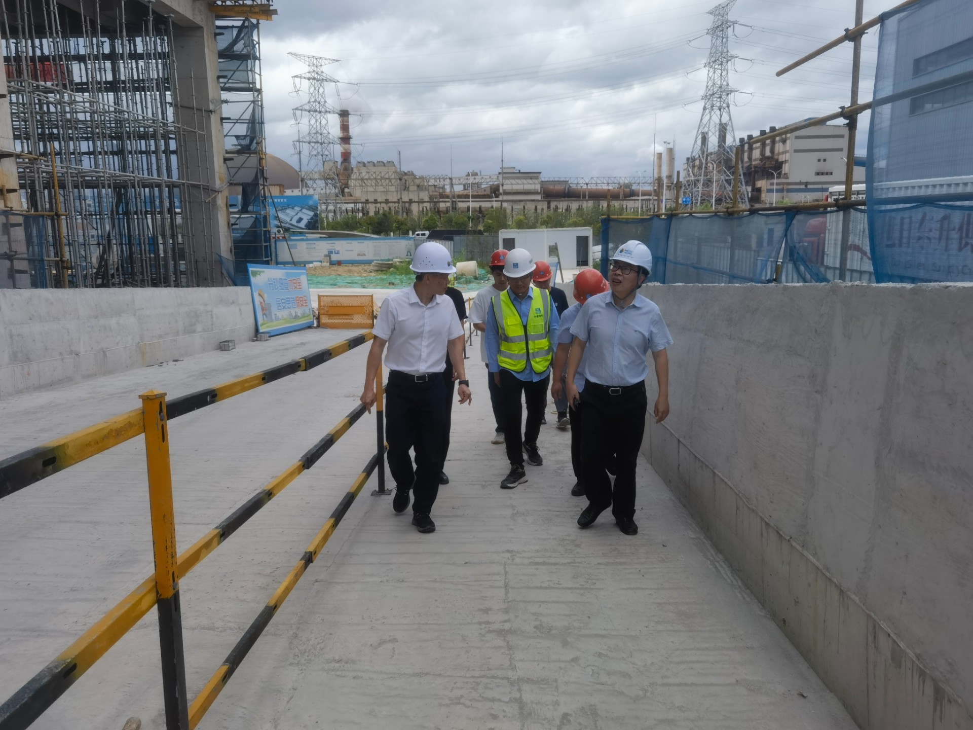 市交投集團領導深入市交投物流集團重點項目現場檢查指導防汛防臺風工作，曾騫拍攝1.jpg